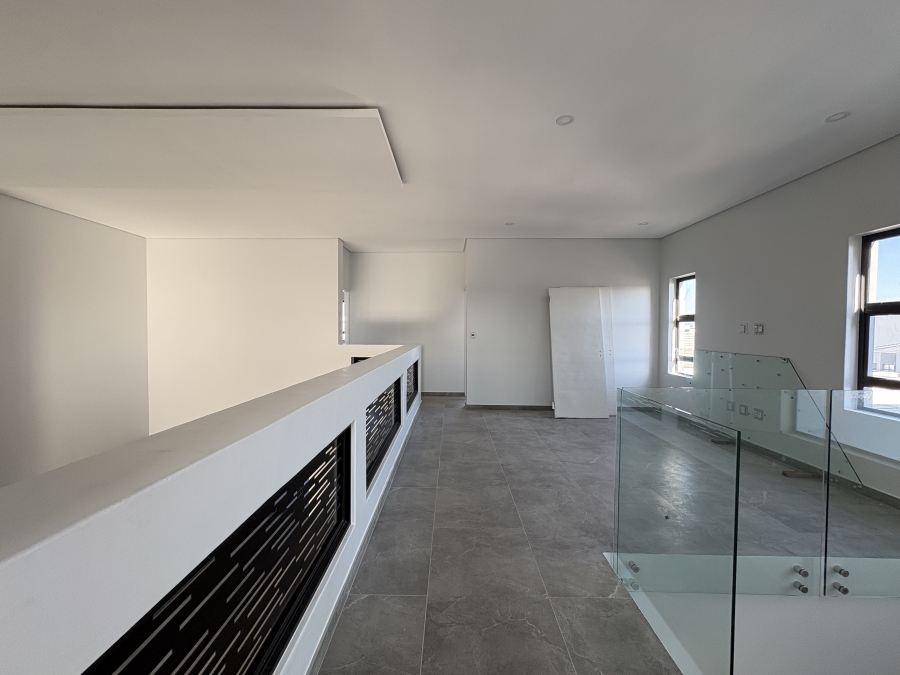 5 Bedroom Property for Sale in Sandown Western Cape